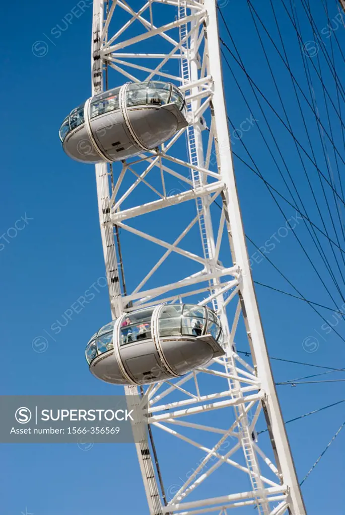 UK, London. London Eye ferris wheel