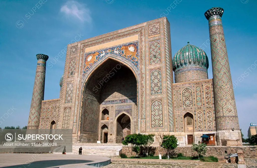 Silk road. Sher Dor medressa. The Registan. Samarkand. Uzbekistan.