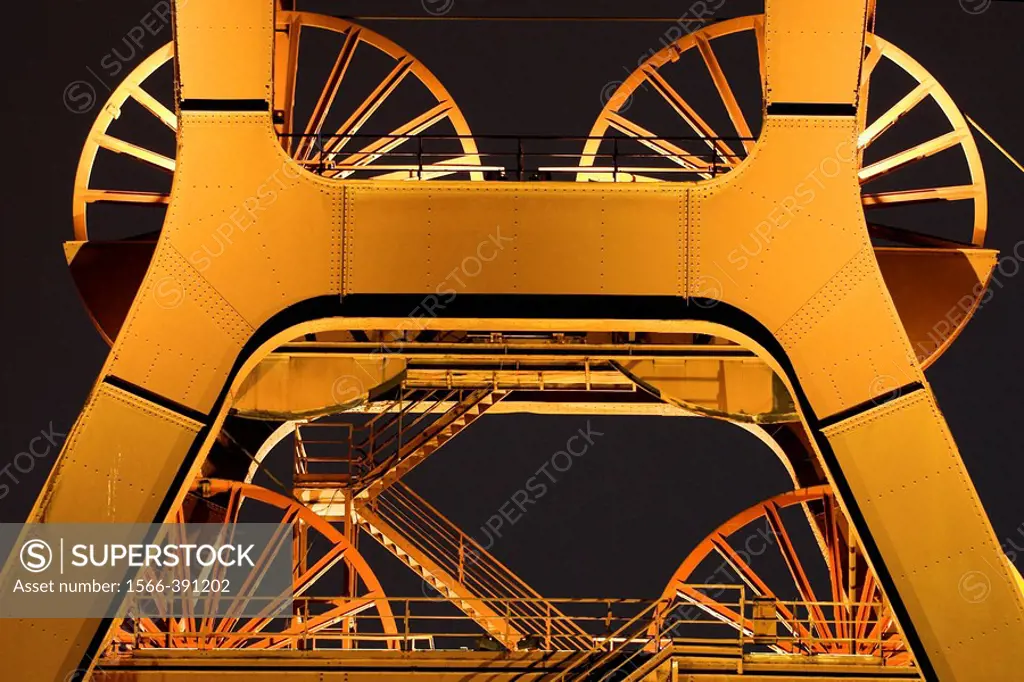 World Heritage Site coal-mine Zollverein, tower type headgear, monument of industry,  Essen, Ruhr, North Rhine Westfalia, Germany