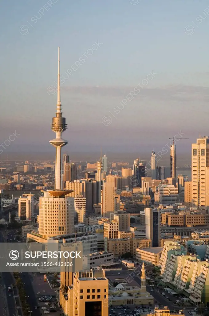 KUWAIT-Kuwait City: Aerial over Hilalli Street towards Liberation Tower / Sunrise
