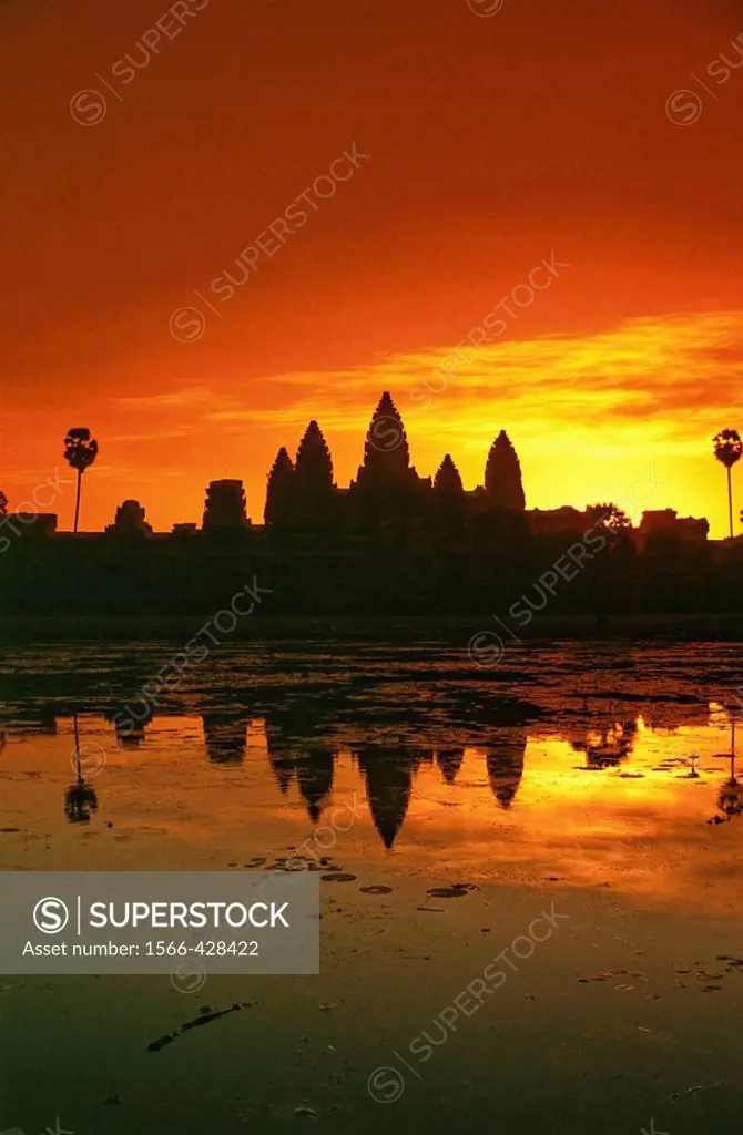 Cambodia, Siem Reap, Angkor Wat, relection in a pond at sunrise