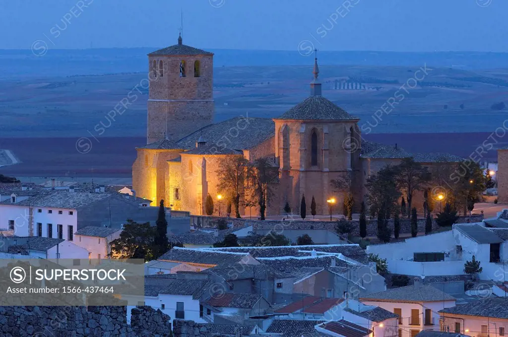 Collegiate church of San Bartolomé (15th century) at dusk, Belmonte. Ruta del Quijote. Cuenca province, Castilla-La Mancha, Spain