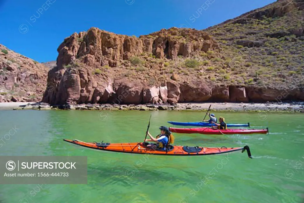 Sea kayaking, Ensenada Grande Bay, Isla Espiritu Santo, Sea of Cortes, Baja California Sur, Mexico