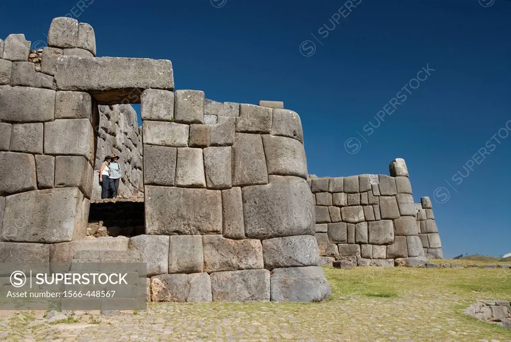 Peru, Sacsayhuaman (Spanish meaning is ´satisfied falcon´), near Cuzco, Inca fortification, doorway (foreground) on the middle level of the magnificen...