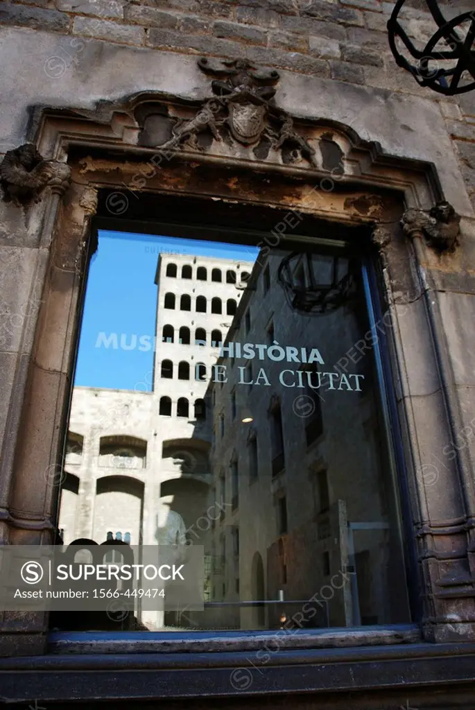 Reflections of Palau Reial, in a window of the Museu d´Historia de la Ciutat, Plaça del Rei, Gothic quarter, Barcelona, Catalonia, Spain