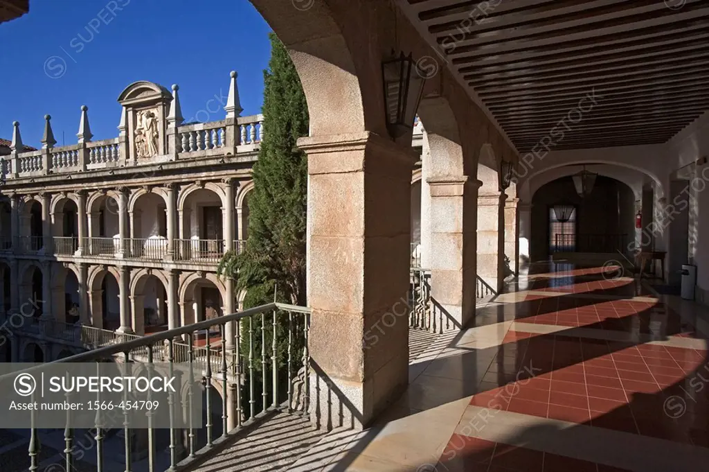 Courtyard of Santo Tomás de Villanueva at old Colegio Mayor de San Ildefonso (now rector´s office) of the University of Alcalá de Henares, Alcalá de H...