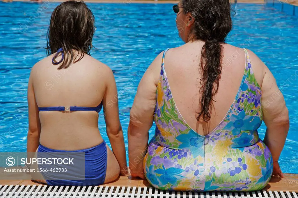 Fat and thin women in the pool.