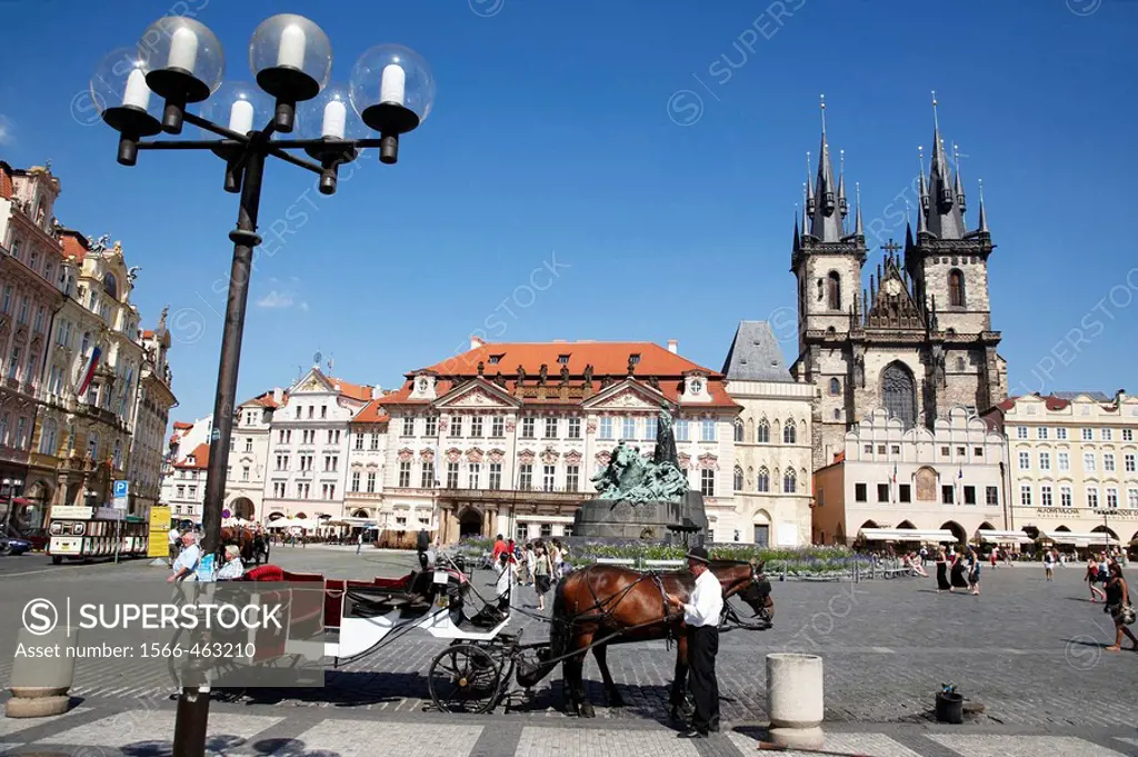 Jan Hus Memorial and Tyn church in Staromestske Namesti (Old Town Square), Prague, Czech Republic