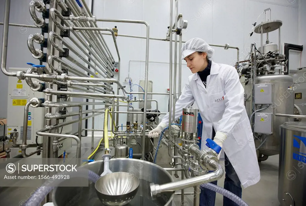 Researcher pasteurizating milk, pilot plant, AZTI-Tecnalia, Technology Centre for Marine and Food Research, Derio, Biscay, Basque Country, Spain