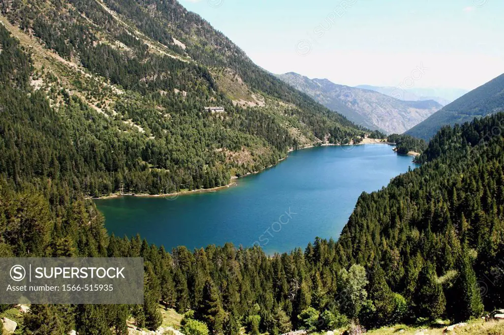 Sant Maurici Lake, Aigüestortes i Estany de Sant Maurici National Park. Lleida province, Catalonia, Spain