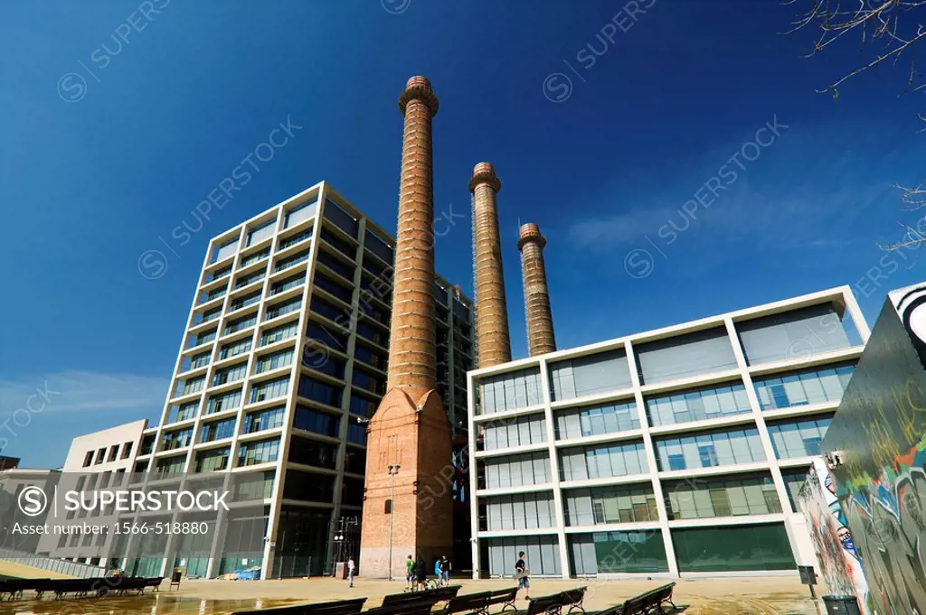 ´Les Tres Xmeneies´. Antigua fábrica de ´La Canadenca´, ahora sede de la empresa Endesa. Avinguda Paral.lel, Barcelona, Catalunya, España.