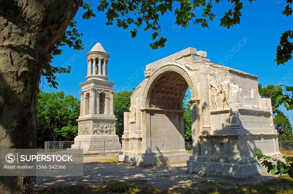Cenotaph and triumphal arch, Roman ruins of Glanum. Saint-Remy-de-Provence, Provence-Alpes-Côte d´Azur, France