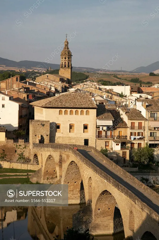 Romanesque bridge, Puente La Reina (Gares), Navarra (Nafarroa), Spain