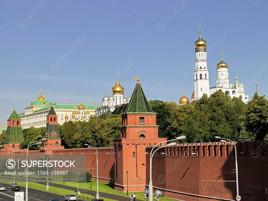 Kremlin with Kremlin wall and Great Kremlin Palace, left, right Ivan the Great Bell tower, Moscow, Russia