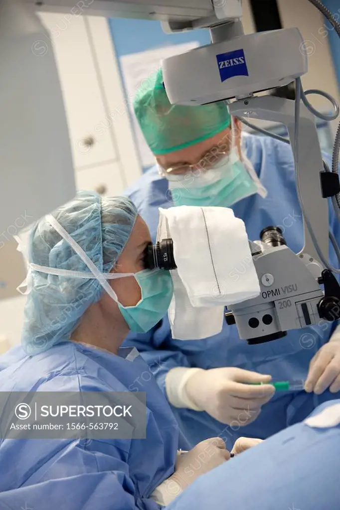 Eye surgery, cataract surgery, ophthalmology operating room. Hospital Policlinica Gipuzkoa, San Sebastian, Donostia, Euskadi, Spain