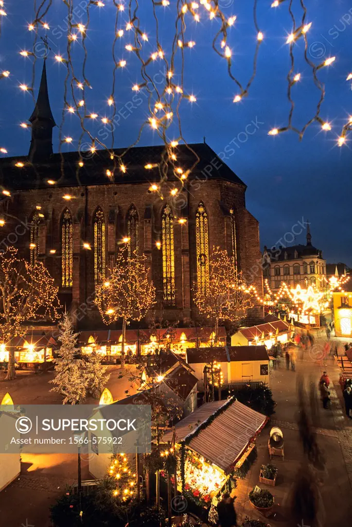 Christmas market, Dominicans square, Colmar, Haut-Rhin department, Alsace region, north-eastern France, Europe