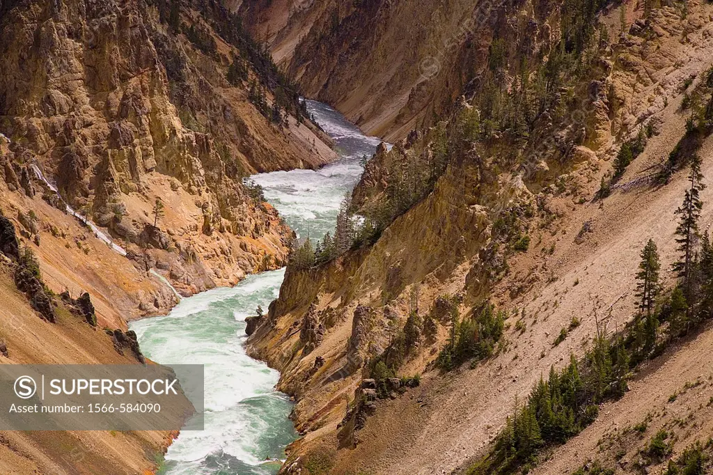 The Yellowstone River carves its way through the Grand Canyon of the Yellowstone at Yellowstone National park, Wyoming