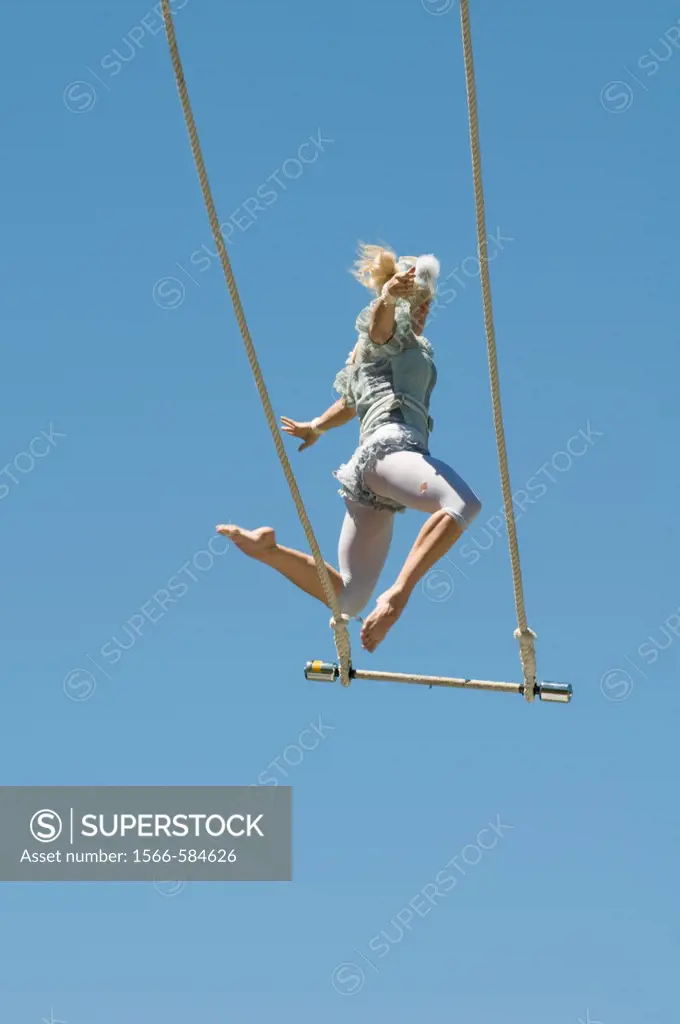 Trapeze artist lets go of the swing