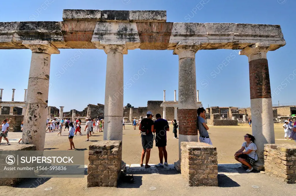 Pompeii, Roman ruins, the Forum. Roman town buried in AD 79 by ash flows from Vesuvius volcano. UNESCO world heritage site. Province of Naples in Camp...