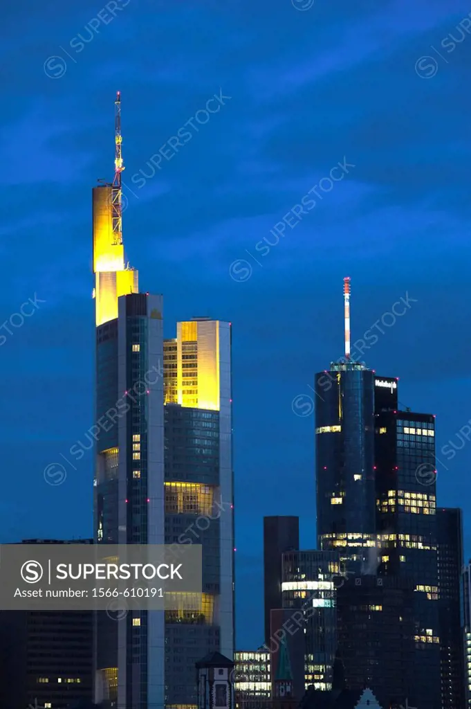 Germany, Hessen, Frankfurt-am-Main, Commerzbank Tower and Main Tower, dawn
