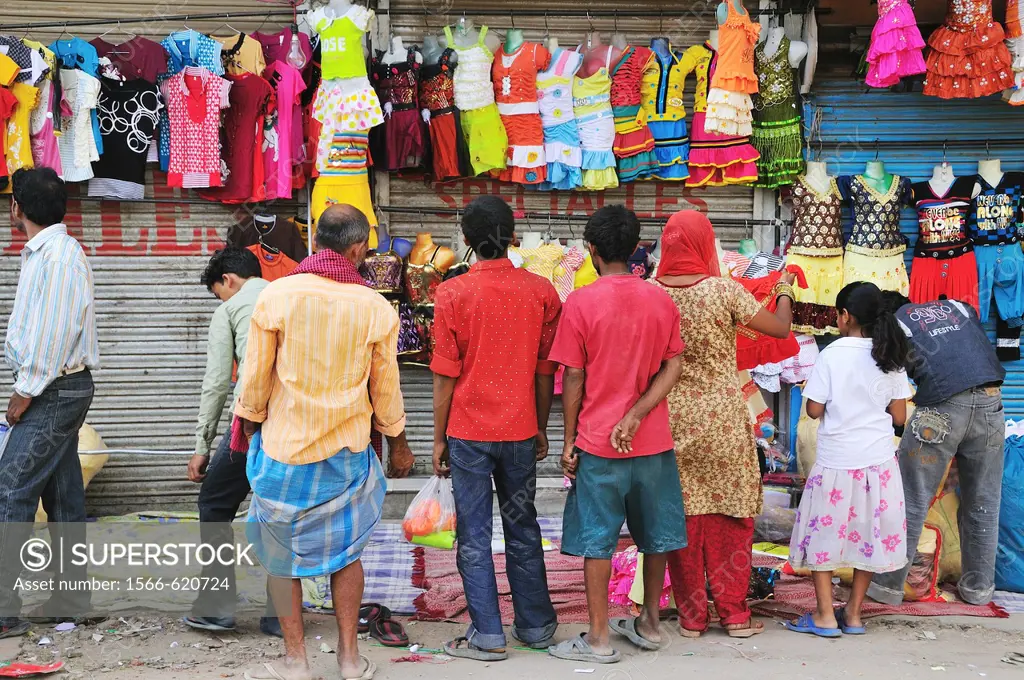 Shopping on the street market, Delhi India