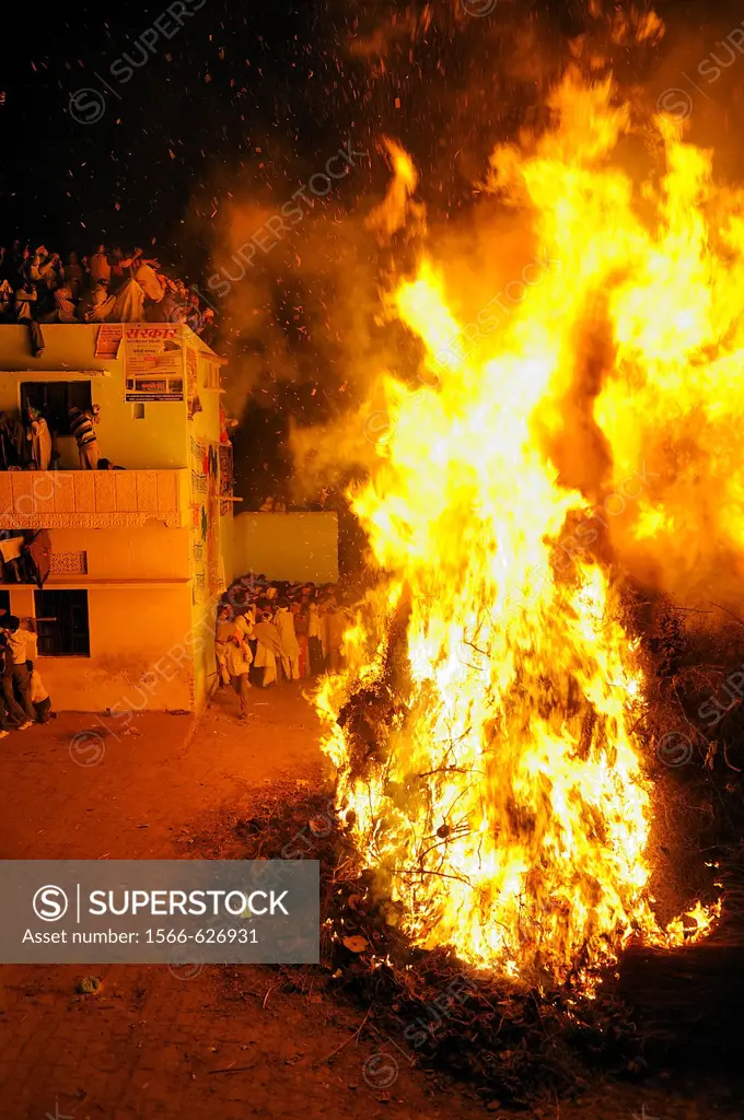 India, Uttar Pradesh, Holi festival, colour and spring festival celebrating the love between Krishna and Radha, Holika Dahan: the Holi bonfire.