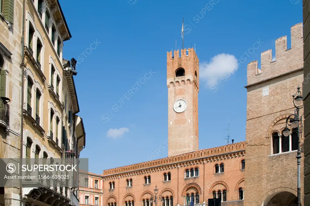 Italy, Veneto, Treviso, Signori square and Palazzo dei Trecento.