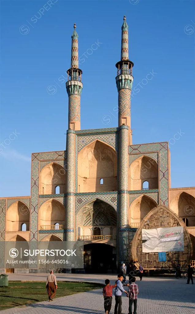 Iran, Yazd, Amir Chakhmaq Complex, traditional architecture.