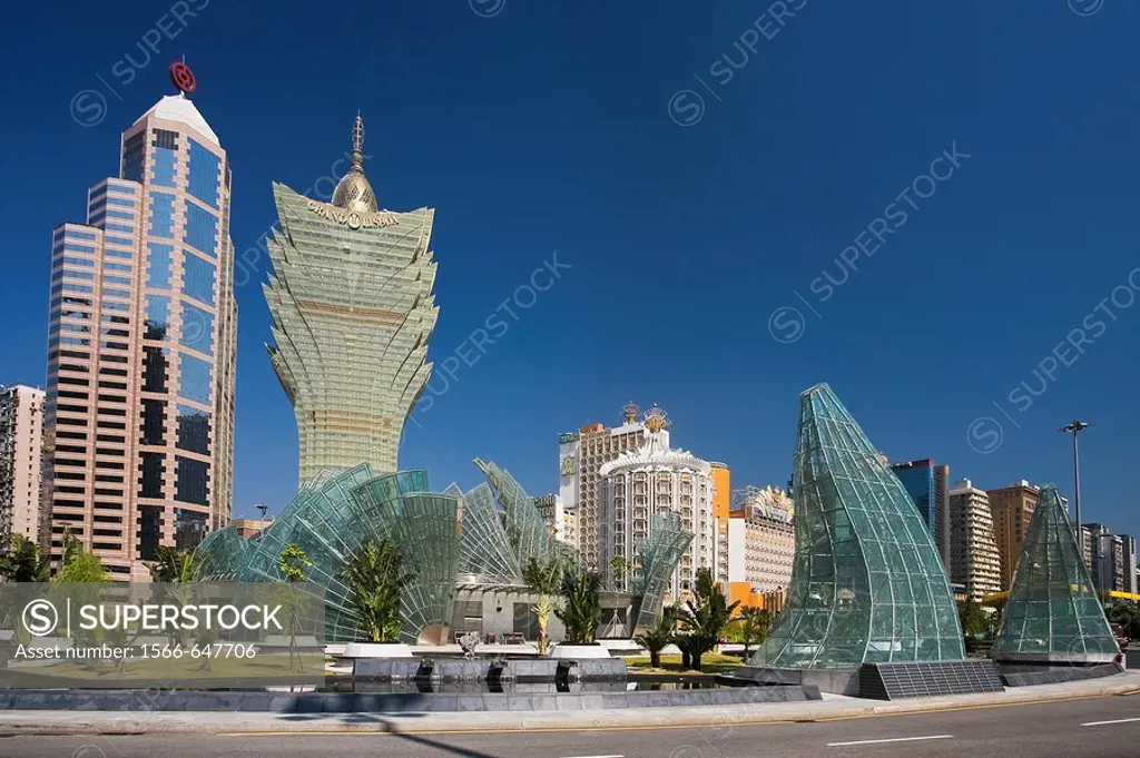 Jardim des Artes and Grand Lisboa casino, Macau City, China (November 2008)