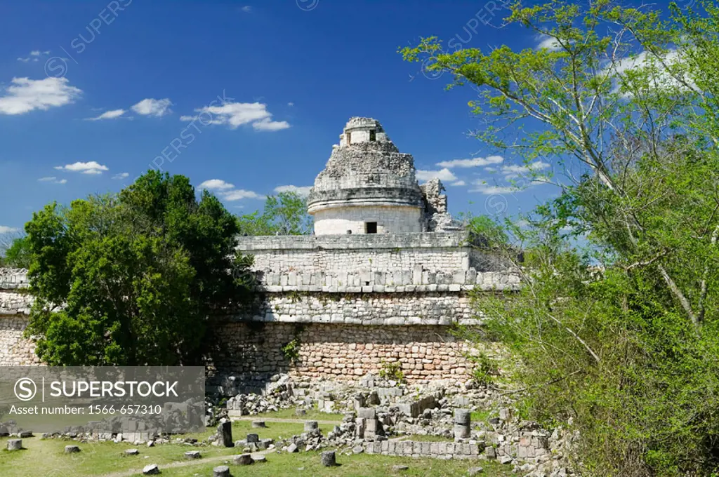 ´El Caracol´ (the Snail) observatory, Mayan ruins of Chichen Itza. Yucatan, Mexico