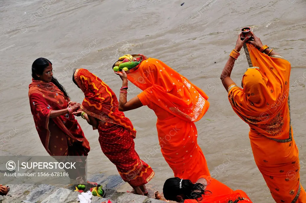 Women devote and pray to the God by the Bagmati river