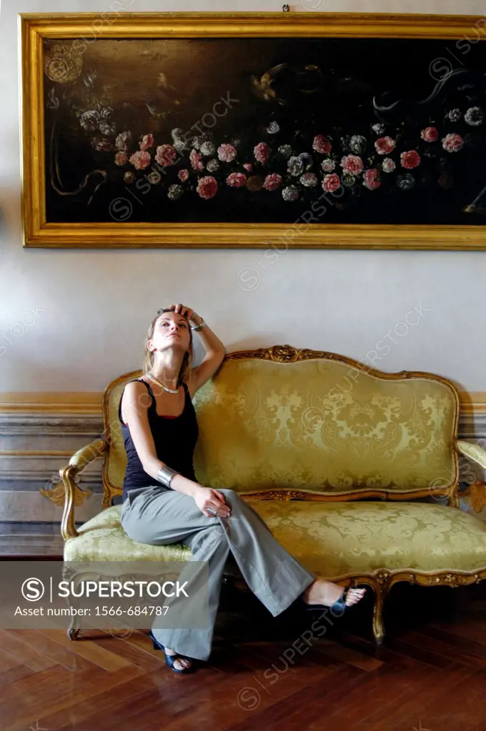 Woman portrait in a luxurious house