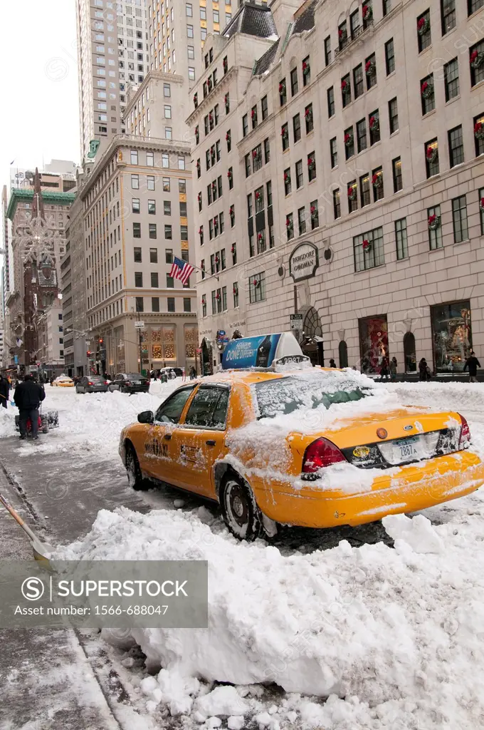 Snow Storm, December 26, 2010, New York City, 5th Avenue, 59th Street vicinity, Manhattan