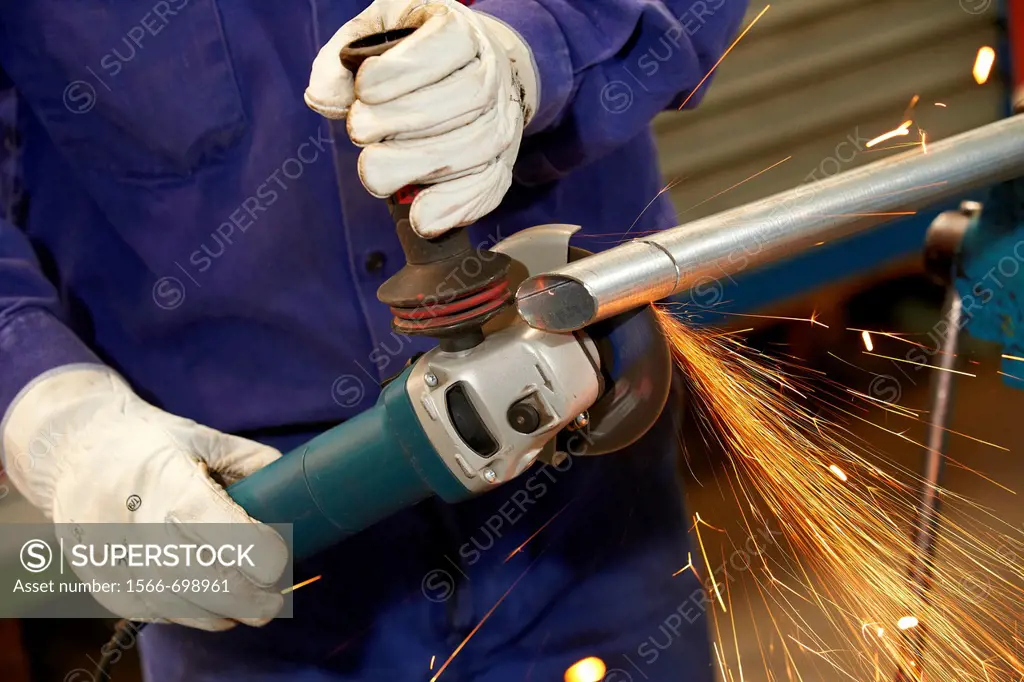 Cutting stainless steel tube, grinder, metallurgy, Legazpi, Gipuzkoa, Euskadi, Spain