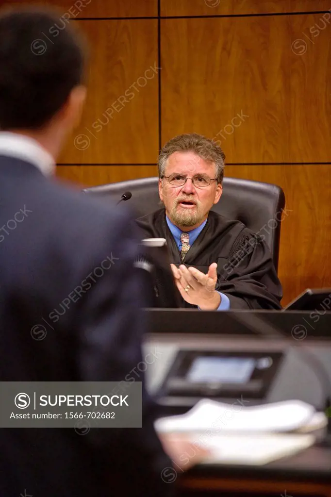 A real judge responds to a student´s argument at the law school of the University of California at Irvine moot court -- a prestigious extracurricular ...
