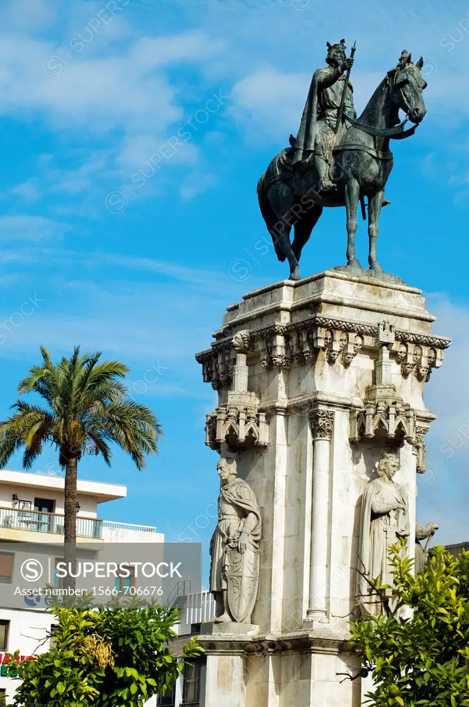 Statue of San Fernando ´king Fernando III of Castilla´, Plaza Nueva  City of Sevilla  Andalucia  Spain