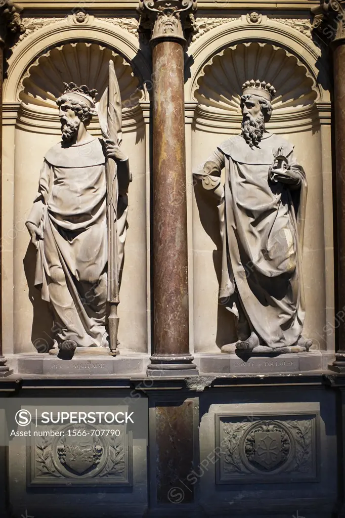 France, Marne, Champagne Ardenne, Reims, Basilique St-Remi, 17th century figures on the crypt of St-Remi
