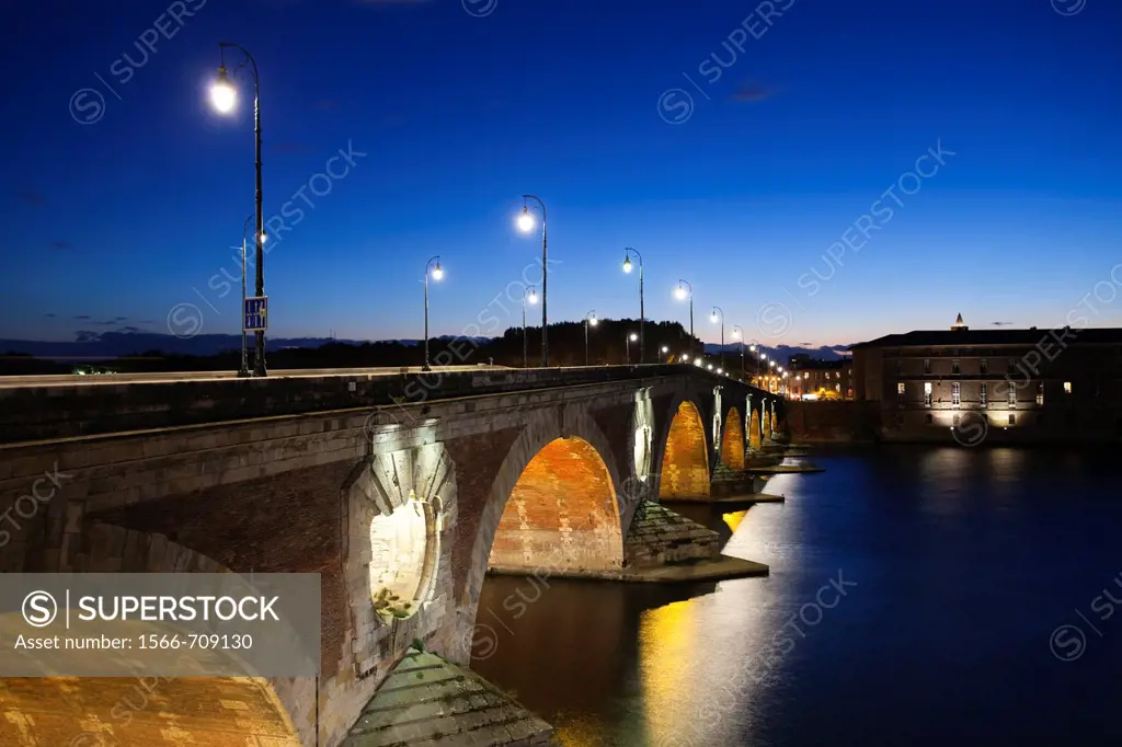 France, Midi-Pyrenees Region, Haute-Garonne Department, Toulouse, Pont Neuf bridge, evening