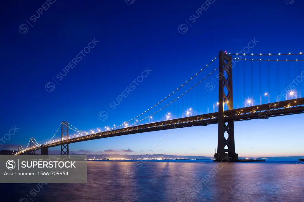 USA, California, San Francisco, Embarcadero, The Bay Bridge, dawn