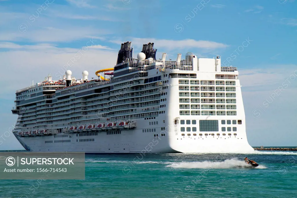 Florida, Miami Beach, South Pointe Park, Government Cut, Port of Miami, departing cruise ship, Norwegian Epic, NCL,