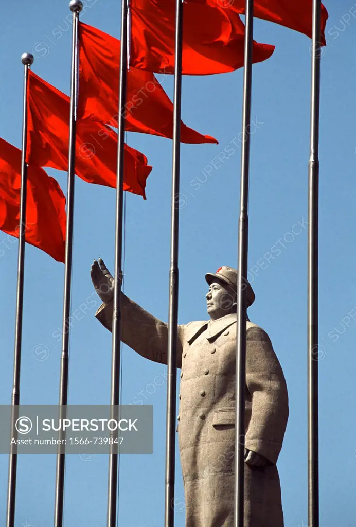 Large statue of Mao Tse-Tung in the People´s Square, Kashgar, Xinjiang
