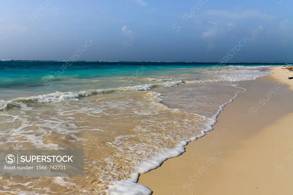 Mexico, Tulum, waves washing on shore