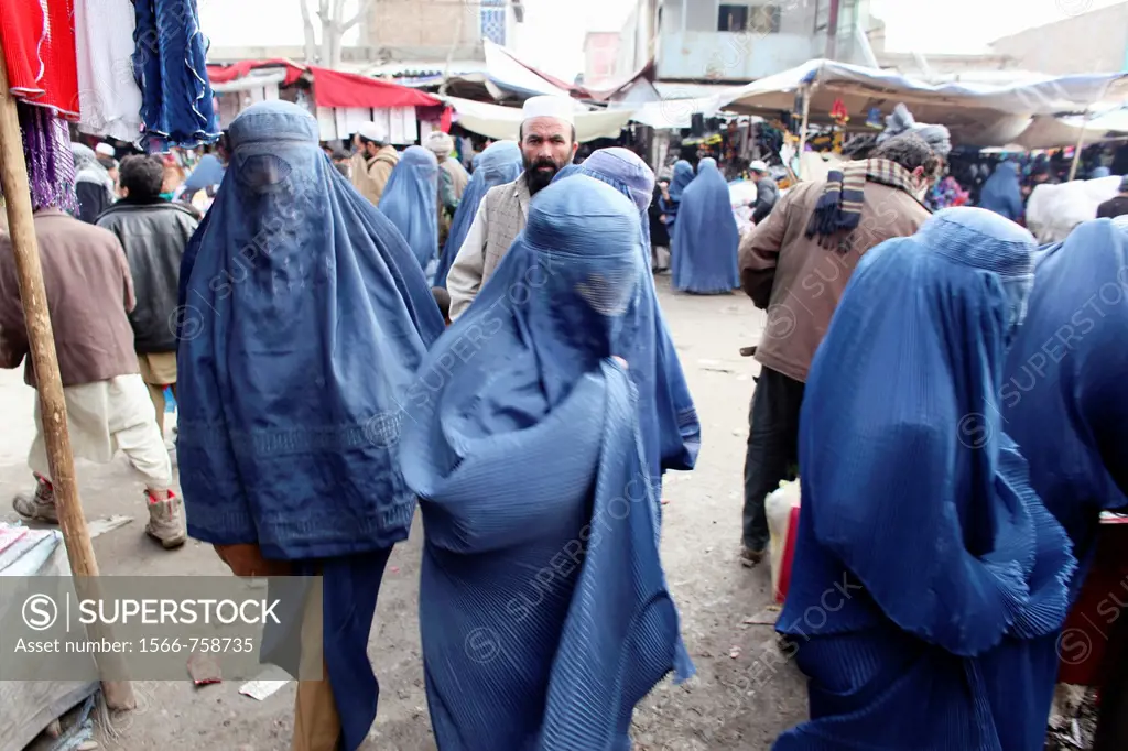 Daily life on the market in Kunduz