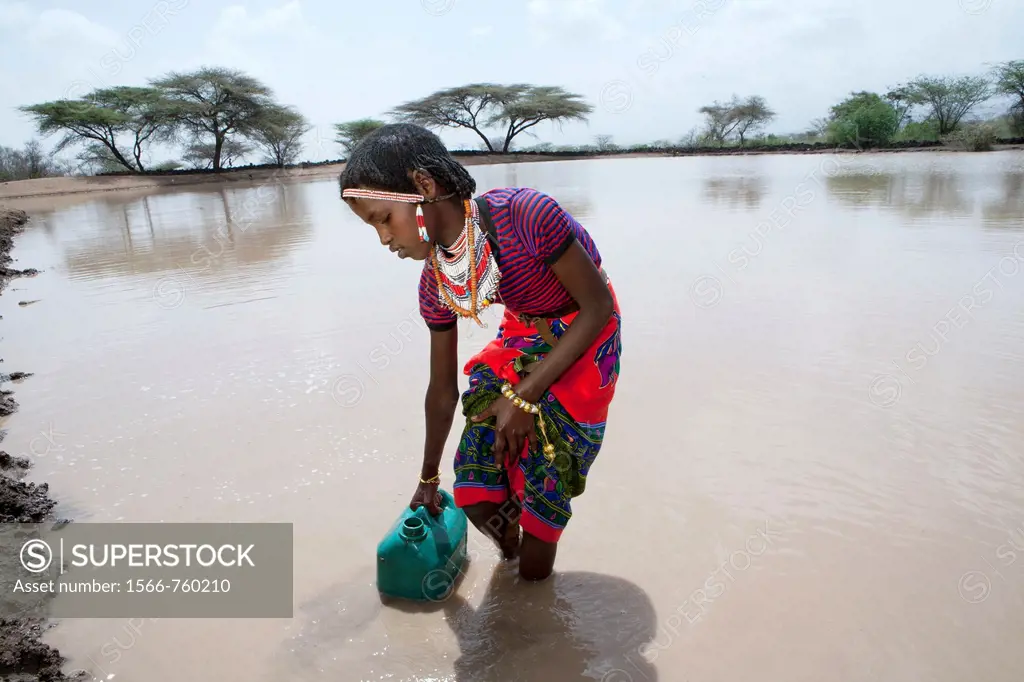 Ethiopian girl is fetching water