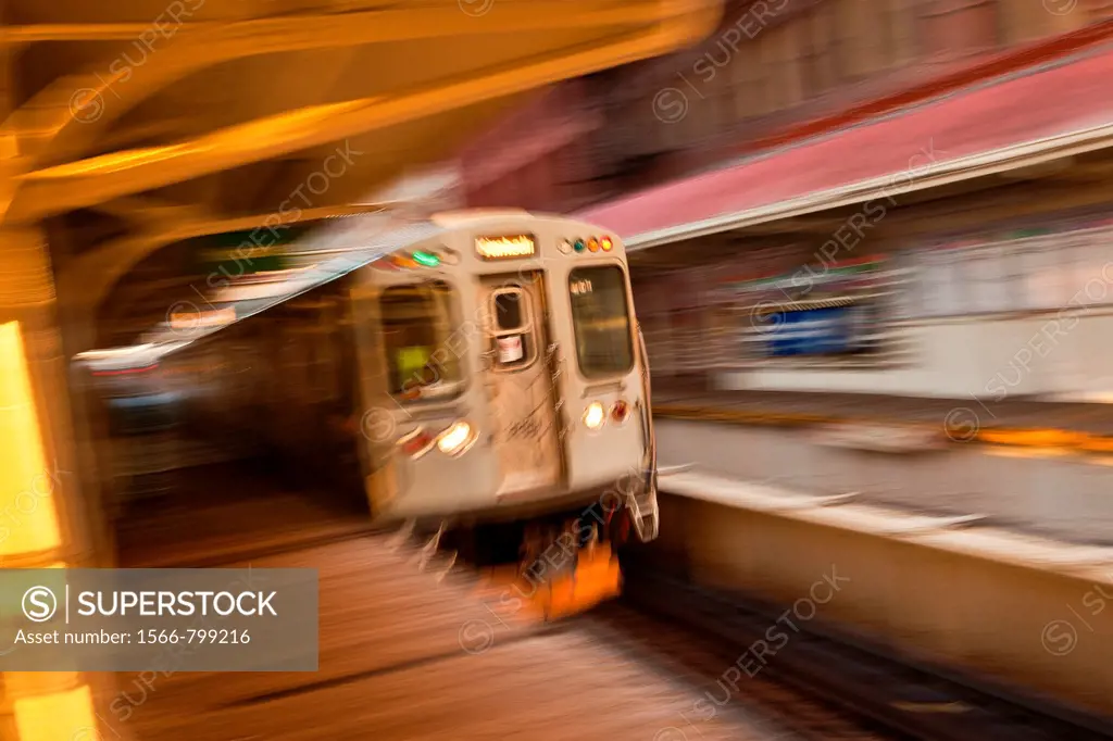 A train in the Chicago rapid transit system known as the´L´ arrives in a station in the LOOP in Chicago, IL, USA