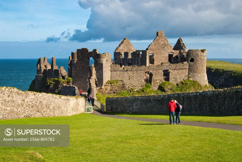 Ruins Dunluce Castle Irish: Dún Lios, ´strong fort´ on a cliff on the coast, Bushmills, County Antrim, Northern Ireland, United Kingdom, Europe