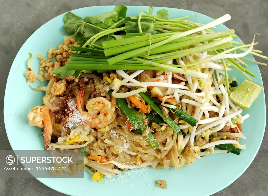 pad thai, thai speciality dish, food court , bangkok, thailand
