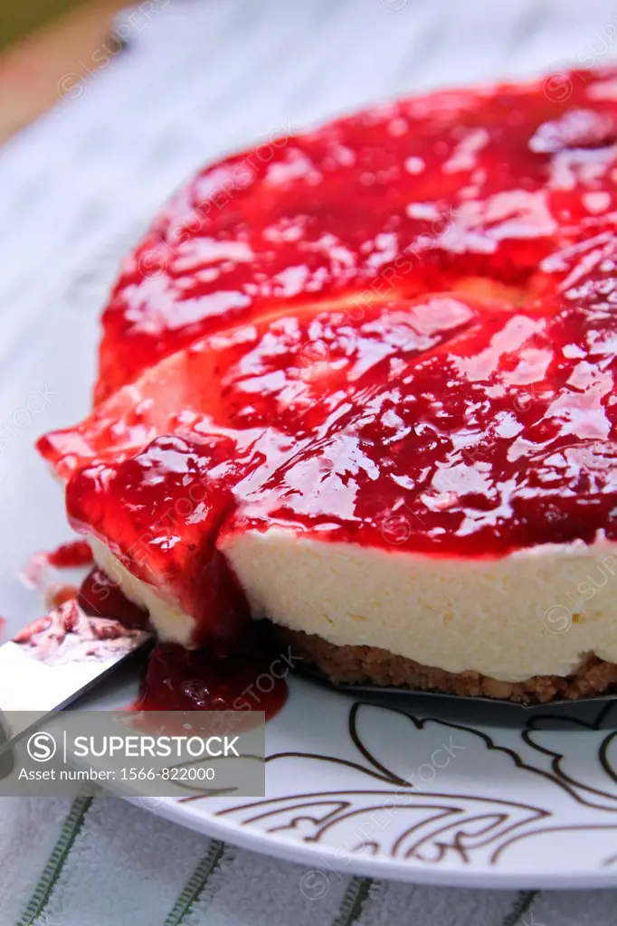 strawberry cheesecake with strawberry sauce