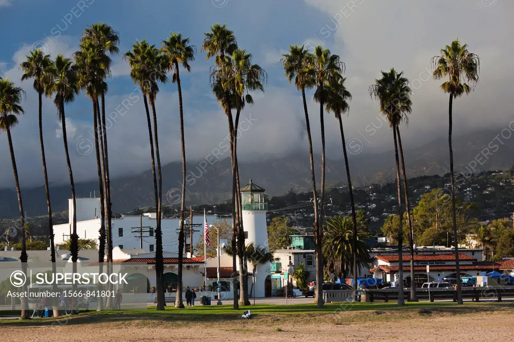USA, California, Southern California, Santa Barbara, harborfront and beach