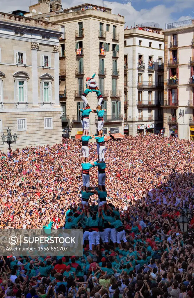 Castellers de Vilafranca ´Castellers´ building human tower, a Catalan tradition Festa de la Merçe, city festival  Plaça de Sant Jaume Barcelona, Spain